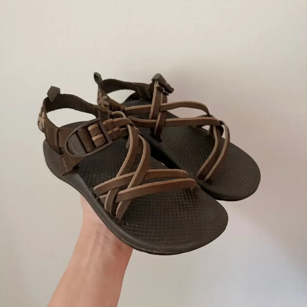 Chaco’s Kids Floral Strap Sandals Sz 2 Youth - Picture 2 of 6